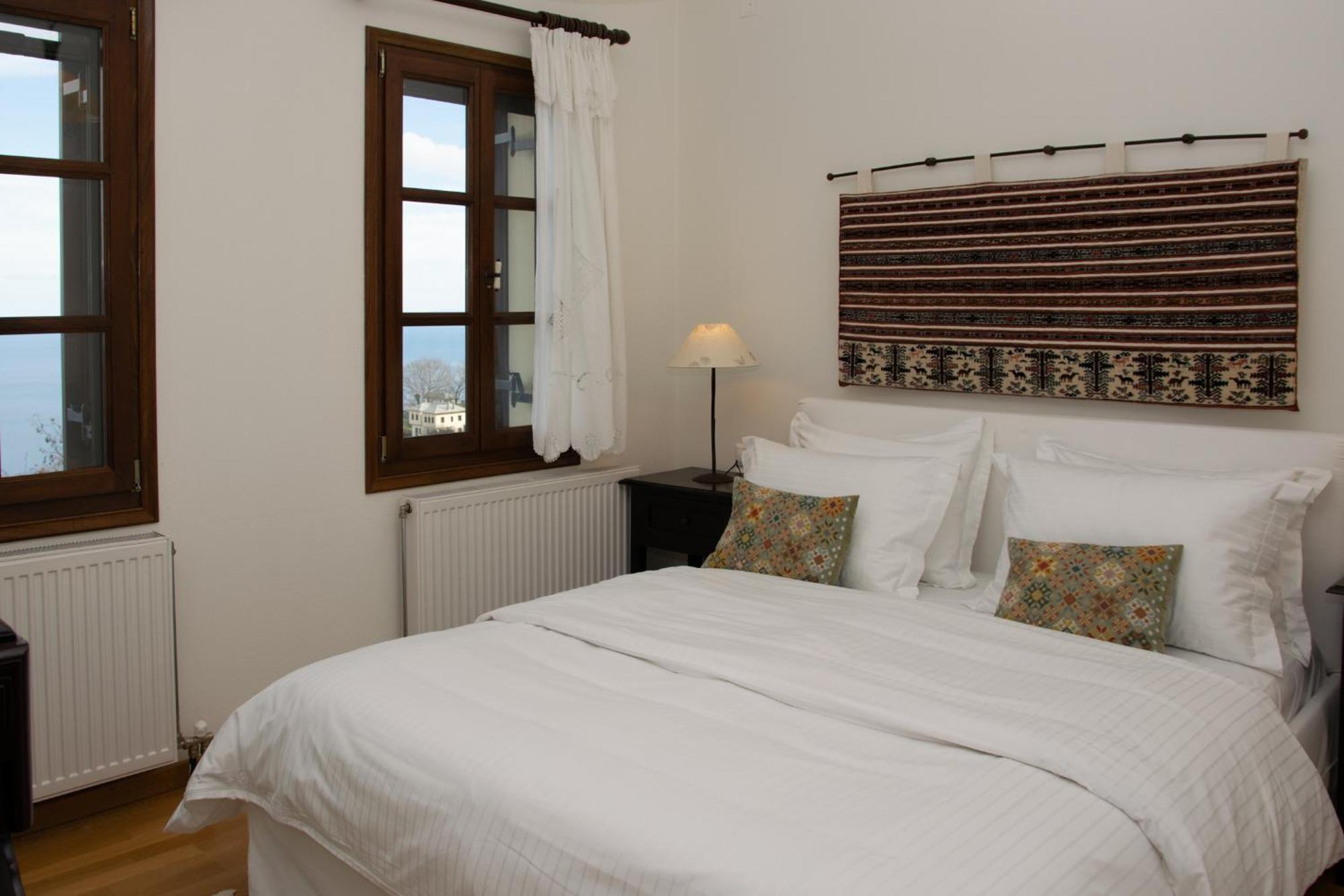 θαλλώ Luxurious Tsagkarada